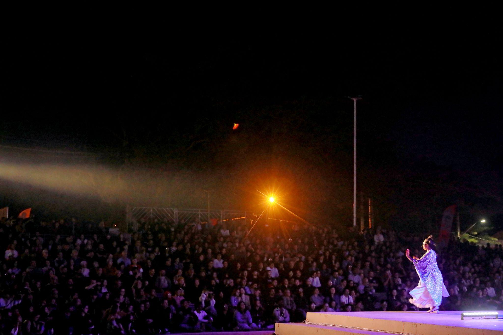 {FÉ}STA. foto: Ricardo Boni
